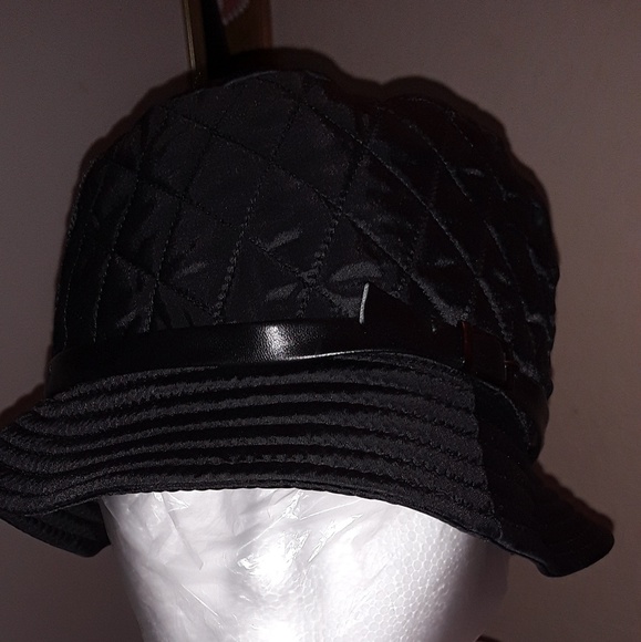 Cortefiel  Paris France - Hat & Gloves